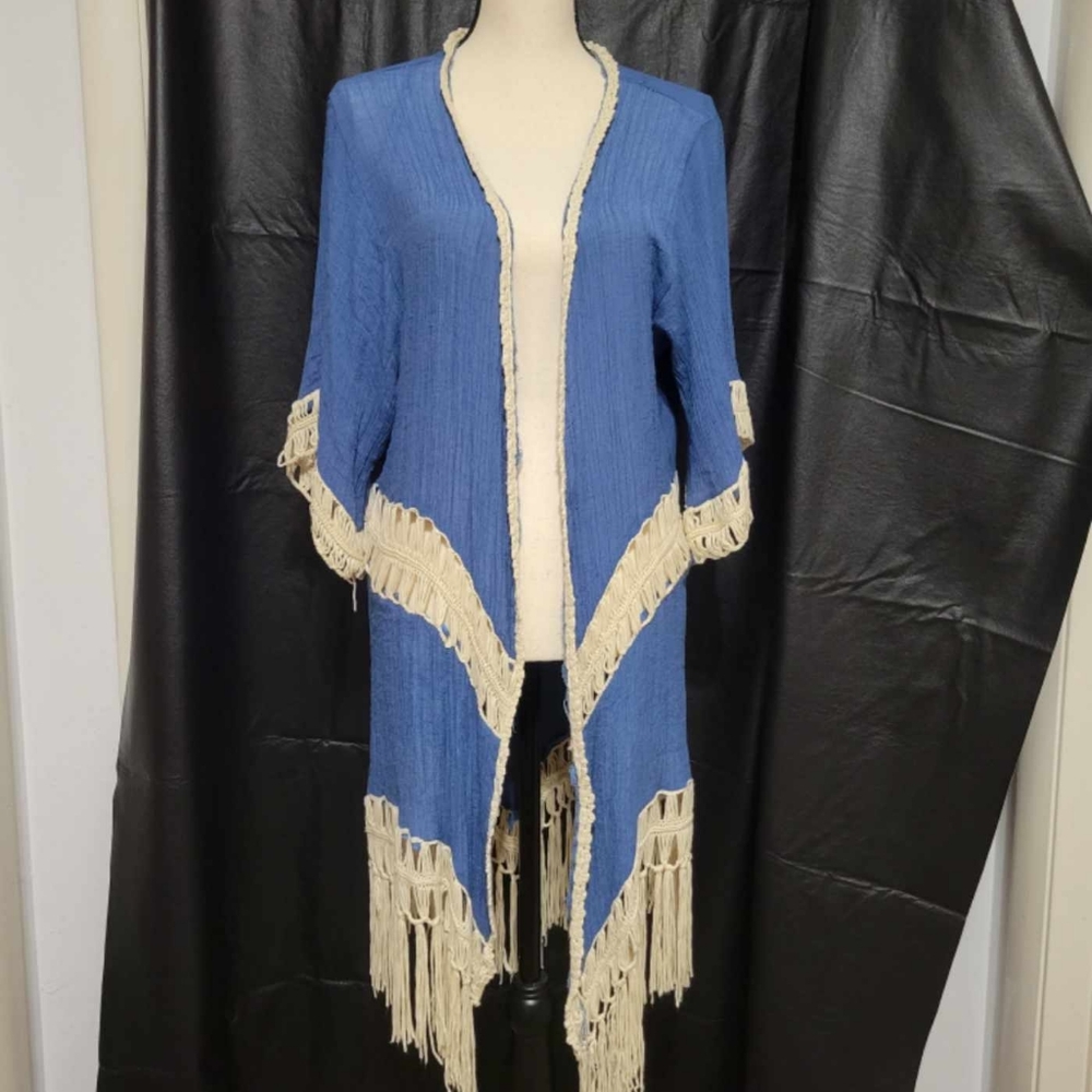 Selfie Couture by Trendology Women's one-size jacket with embroidery lace.